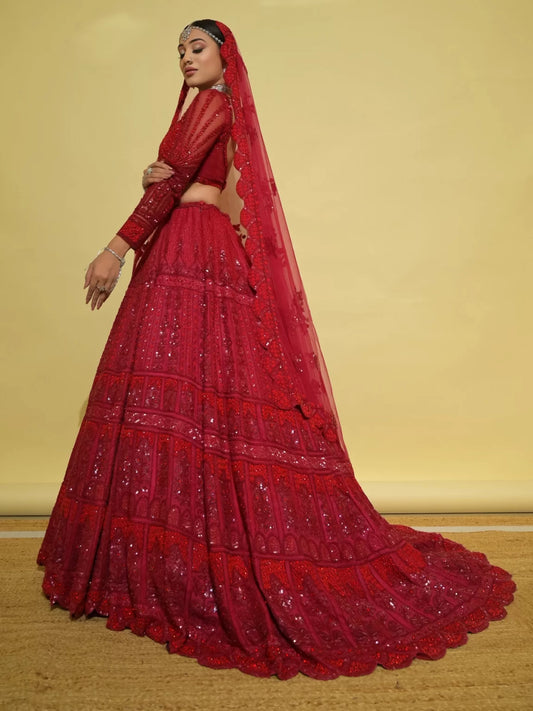 Diva in Red